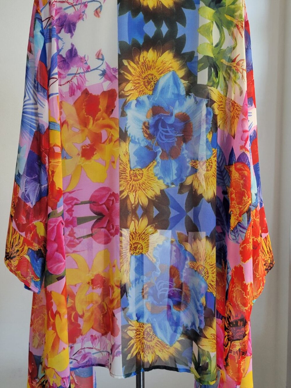 Vibrant Floral Art-to-Wear Sheer Kimono Jacket | S/M - Picture 13 of 16